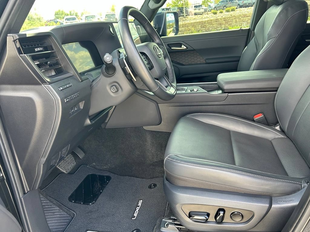 Used 2024 Lexus GX 550 w/ Accessory Package (Z1) AWD/4WD image 25