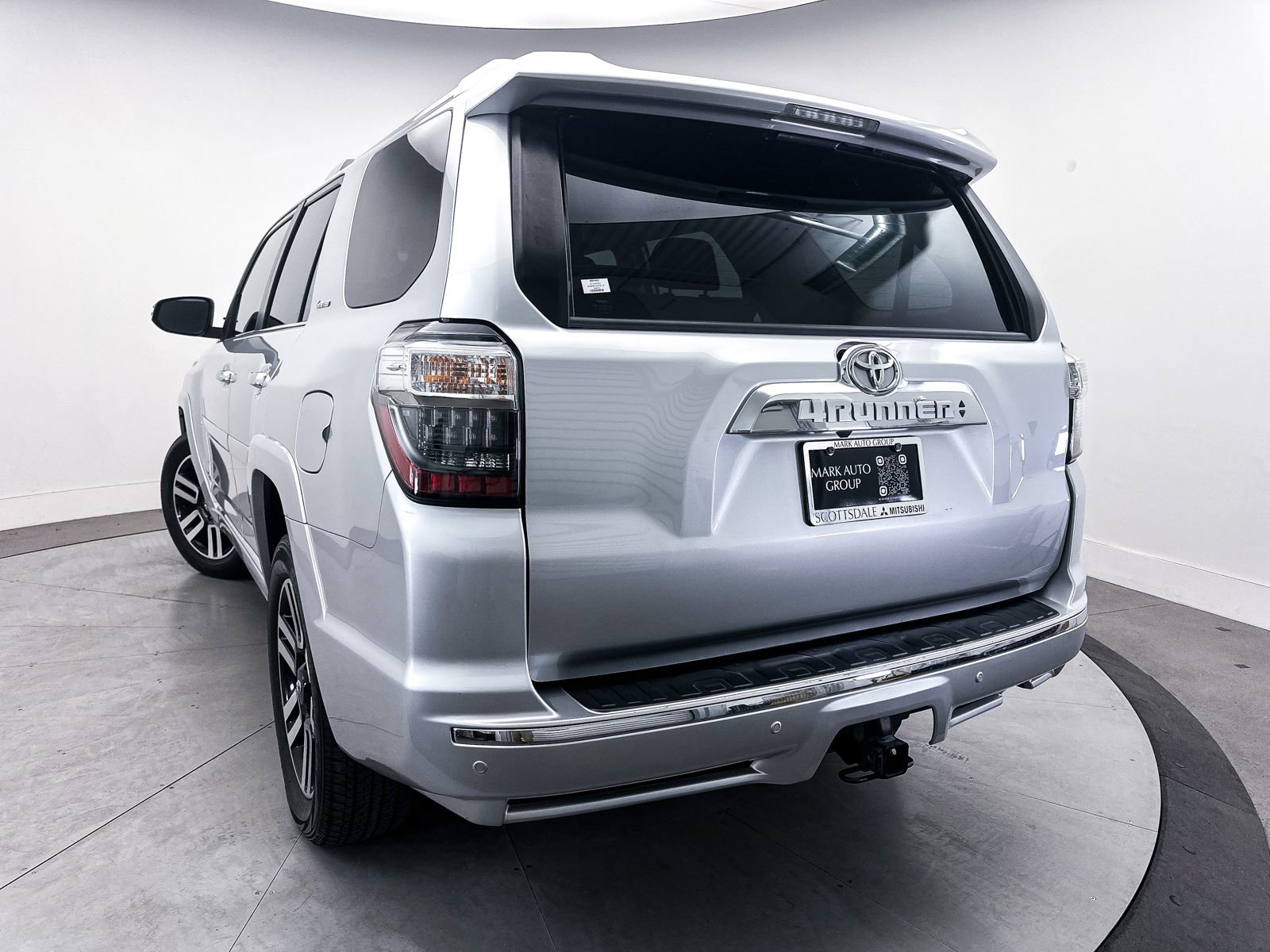 Used 2018 Toyota 4Runner Limited AWD/4WD image 9