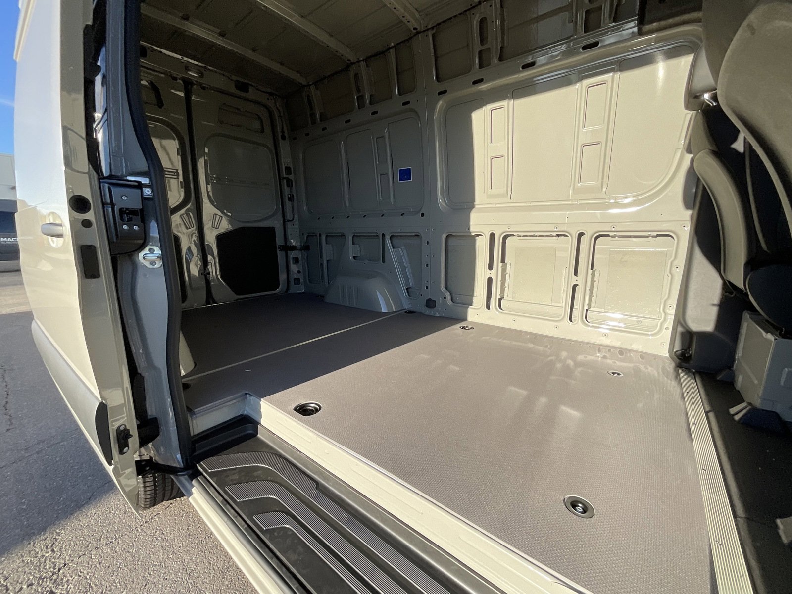 Used 2025 Mercedes-Benz Sprinter 2500 image 17