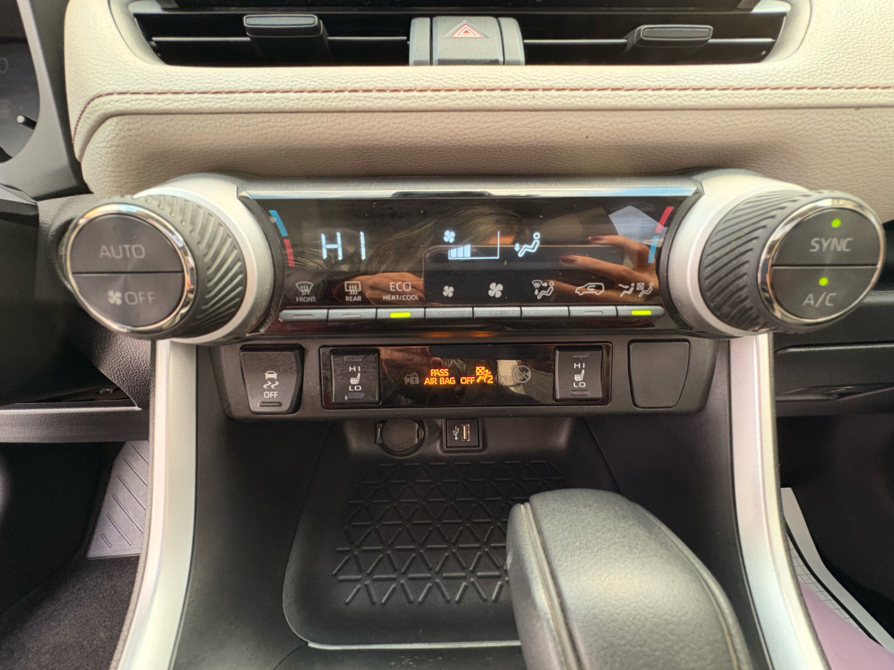 Used 2024 Toyota RAV4 XLE image 16