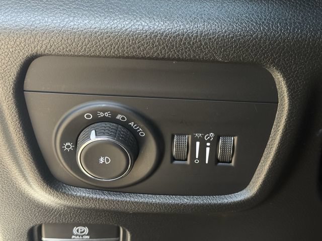 Used 2023 Jeep Grand Cherokee Overland w/ Luxury Tech Group IV RWD image 22