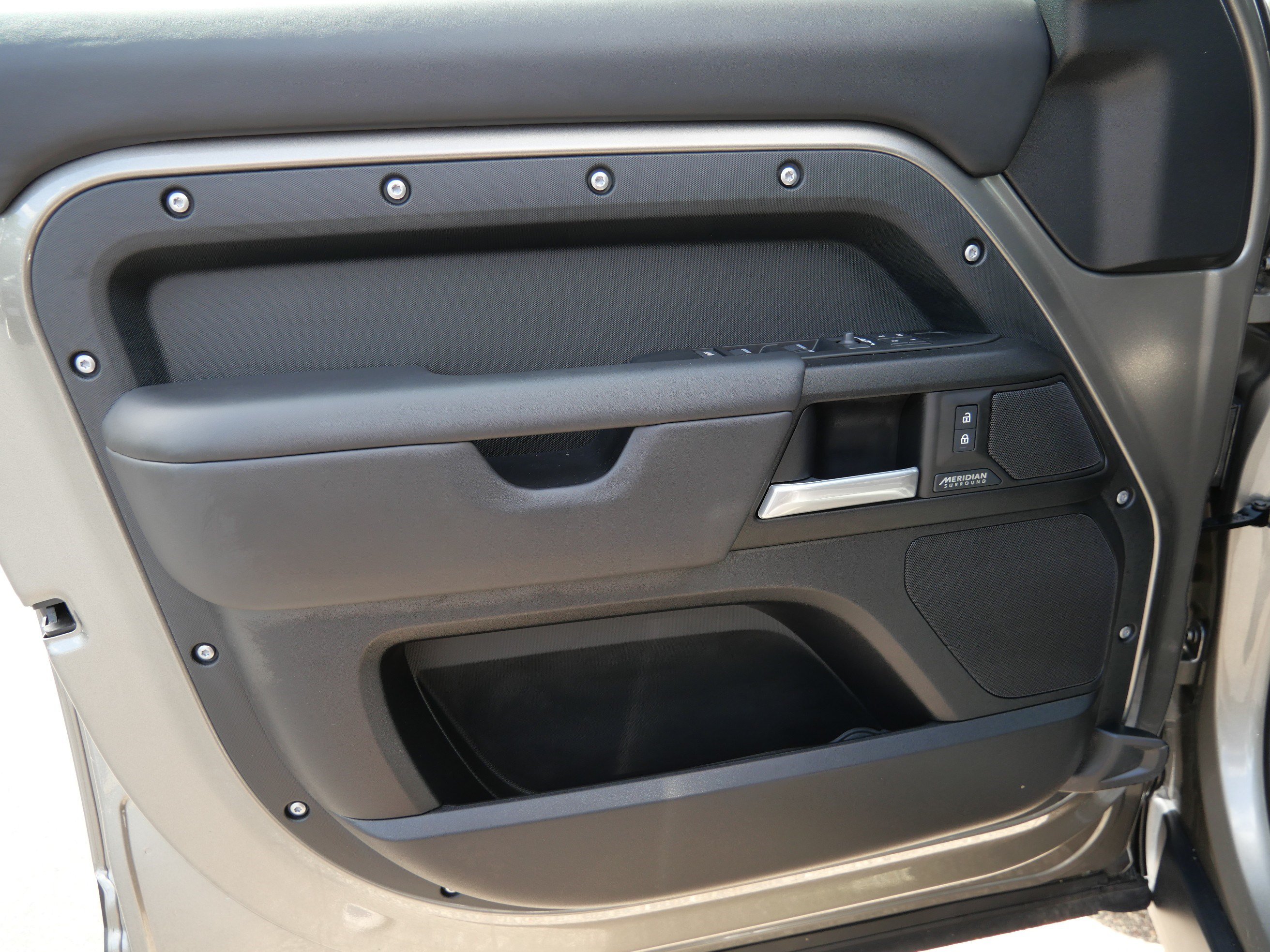 Certified 2025 Land Rover Defender 130 X AWD/4WD image 13