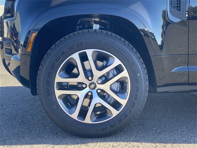 New 2025 Land Rover Defender 130 X-Dynamic SE image 22