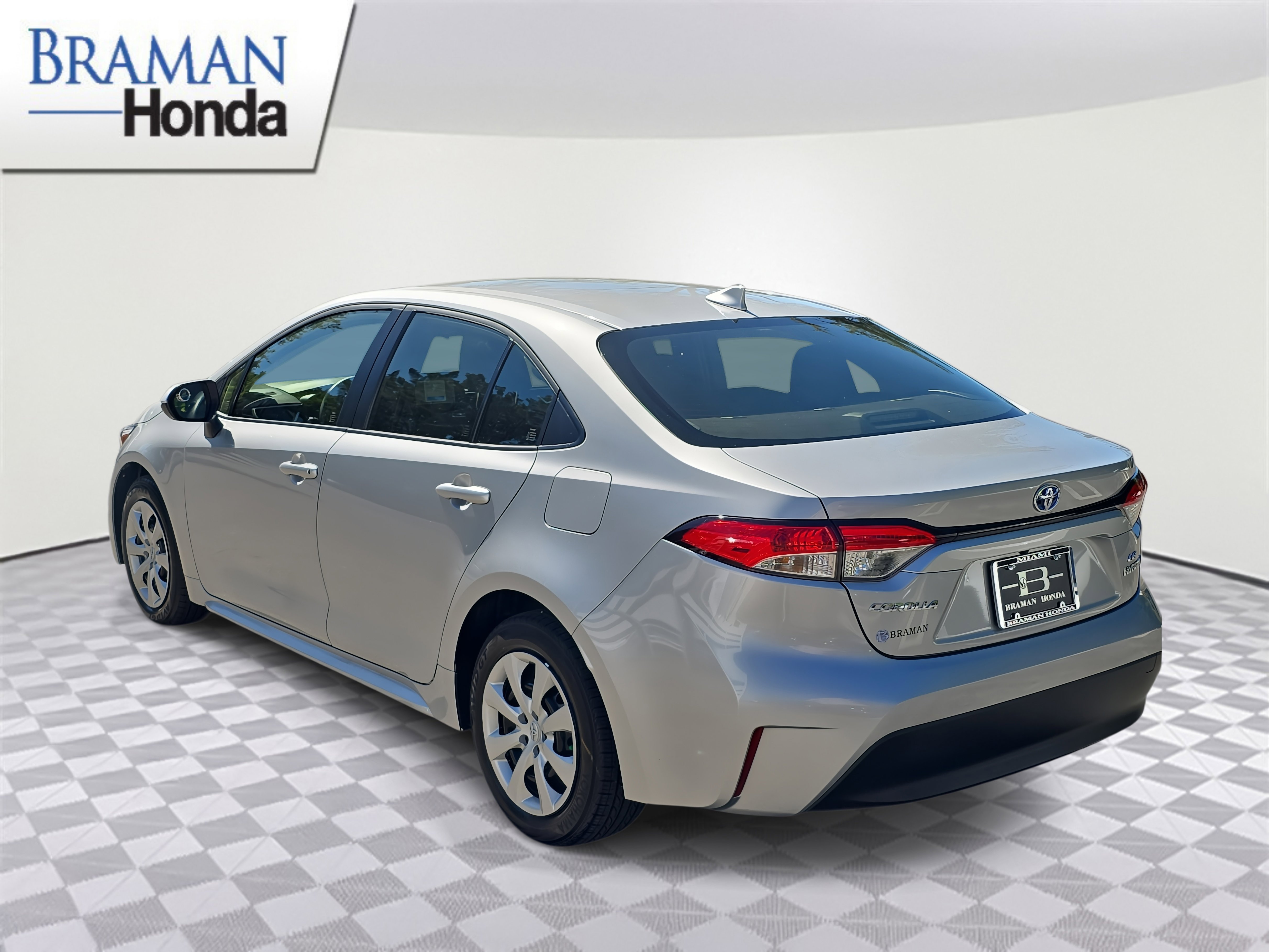 Used 2024 Toyota Corolla LE image 3
