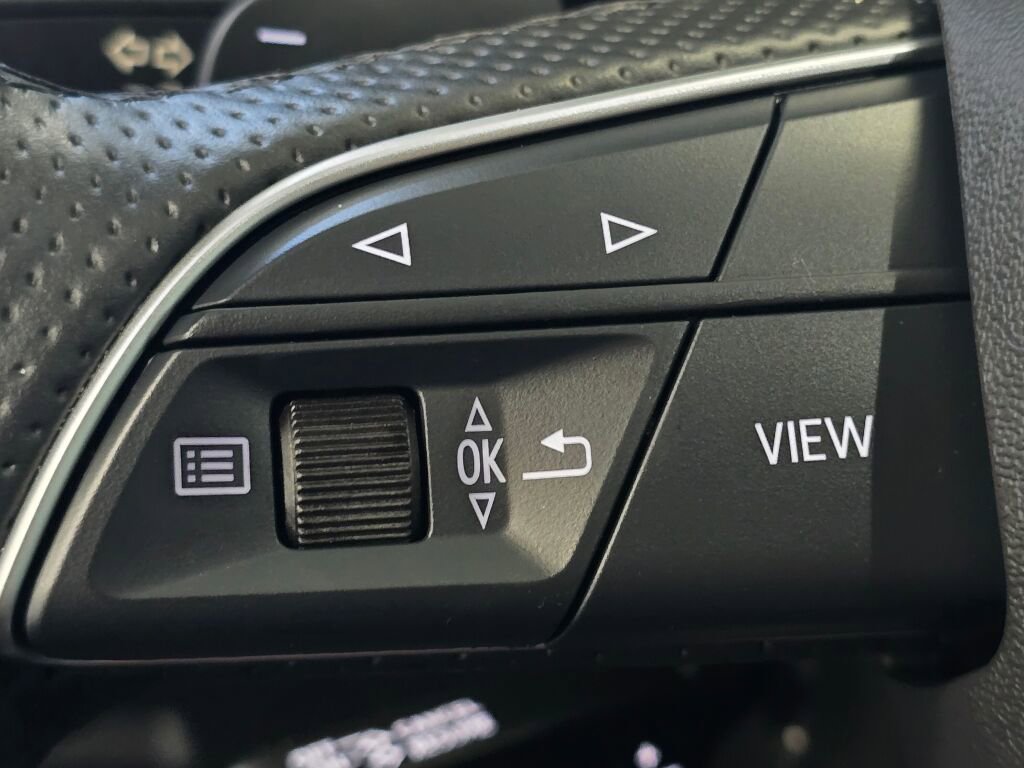 Used 2025 Audi SQ5 Premium Plus w/ Premium Plus Package image 46