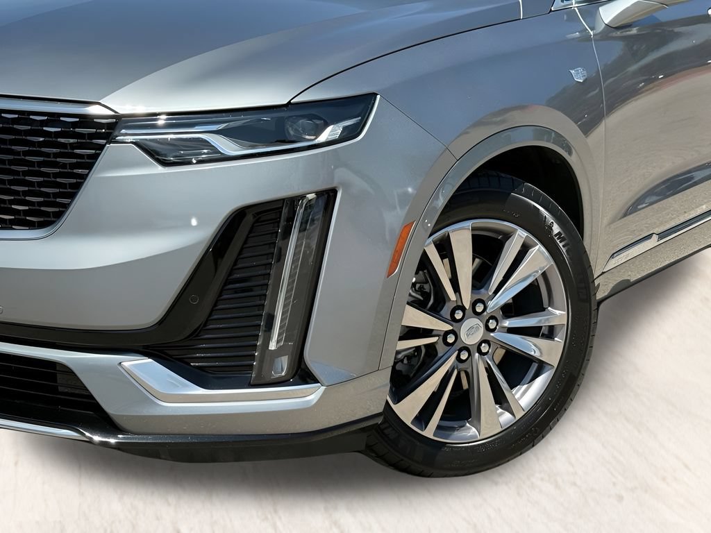 Certified 2025 Cadillac XT6 Premium Luxury FWD image 3