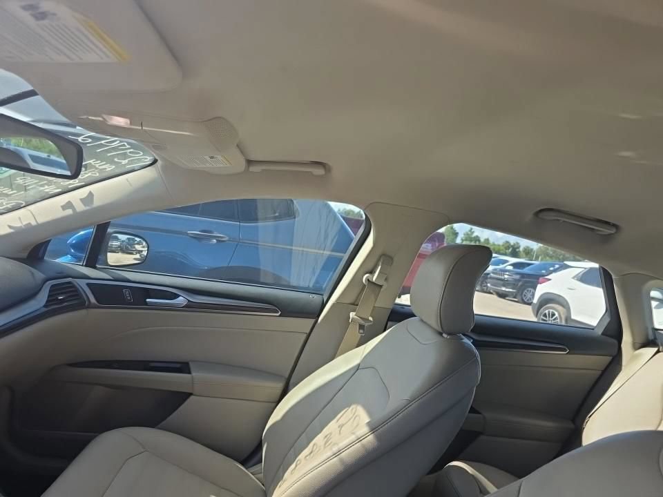 Used 2018 Ford Fusion SE FWD image 11