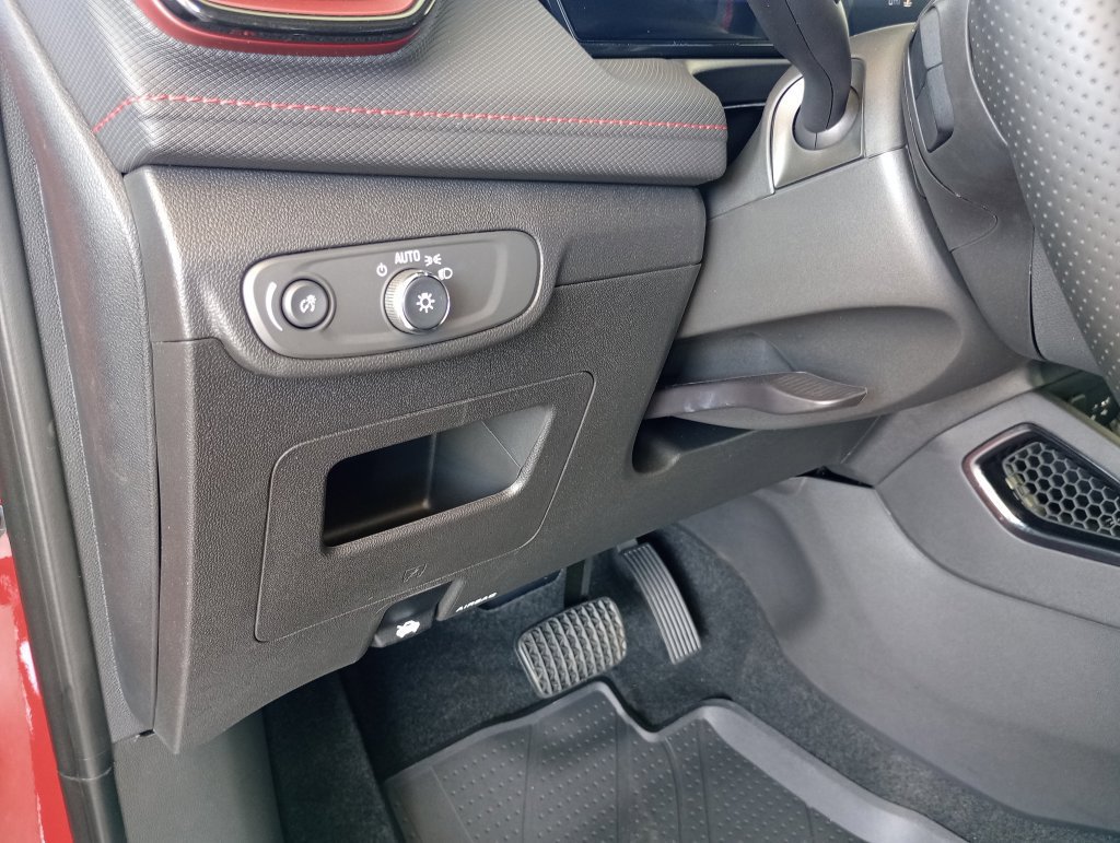 New 2026 Chevrolet TrailBlazer RS w/ Convenience Package FWD image 15