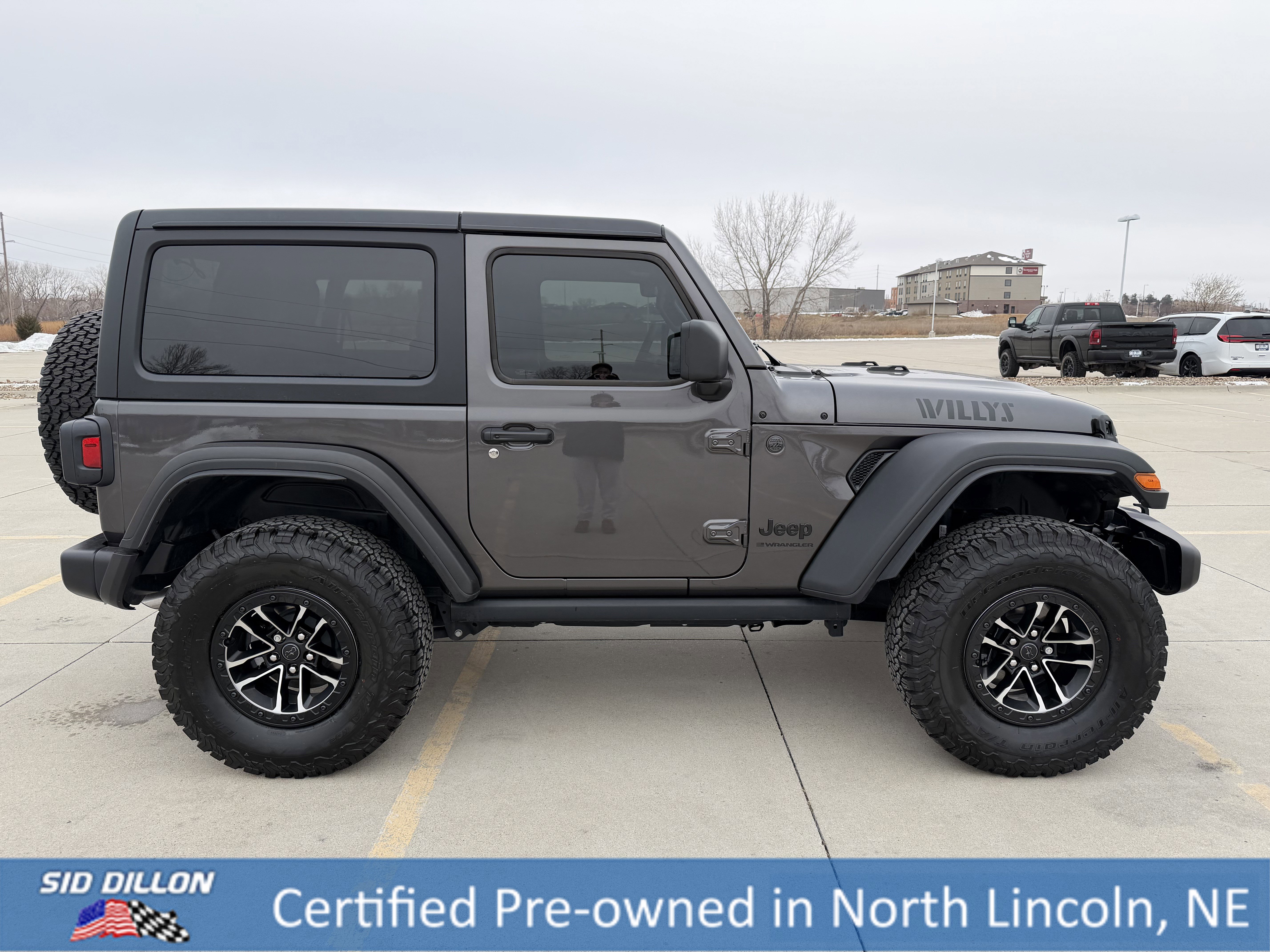 Used 2025 Jeep Wrangler Sport image 3