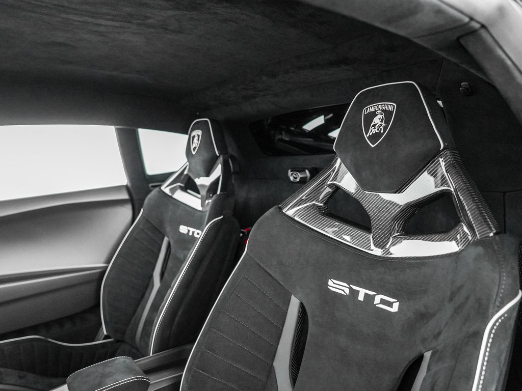 Used 2023 Lamborghini Huracan STO RWD image 18