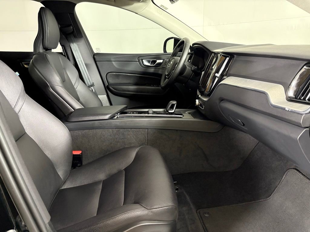 Used 2025 Volvo XC60 B5 Plus AWD/4WD image 14