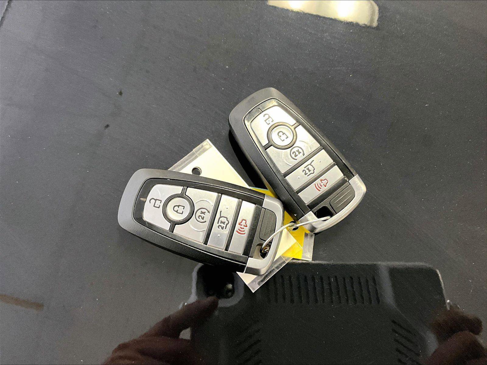 Used 2022 Ford Explorer XLT w/ Equipment Group 202A image 9