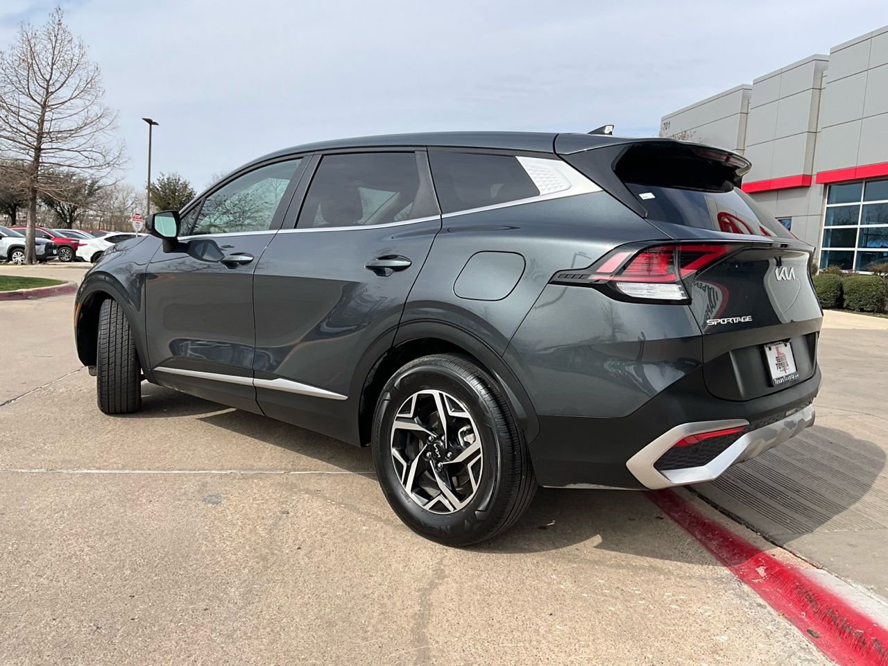 Used 2025 Kia Sportage LX image 8