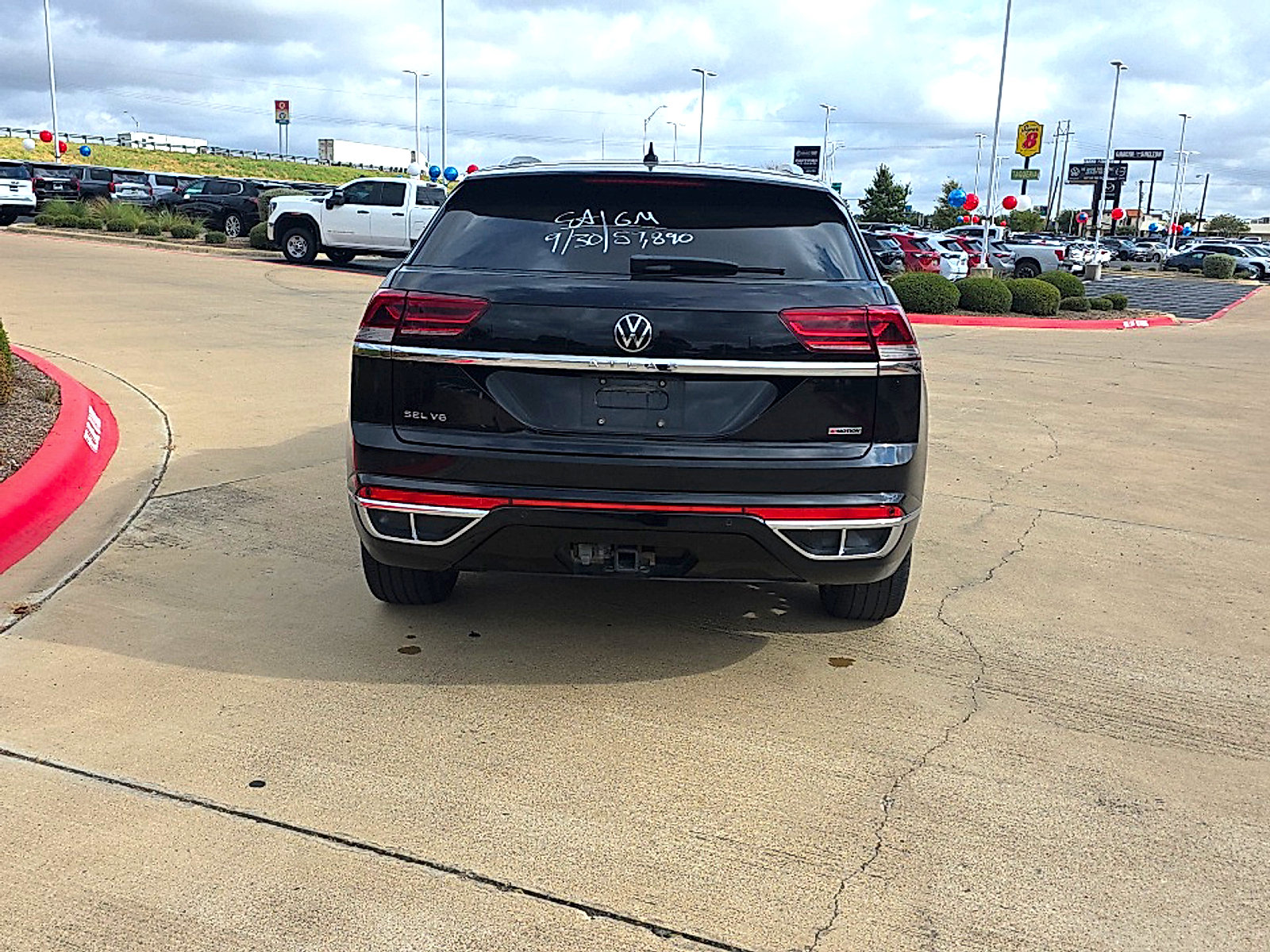 Used 2022 Volkswagen Atlas Cross Sport SEL Premium R-Line w/ Cross Sport MDO Package AWD/4WD image 15