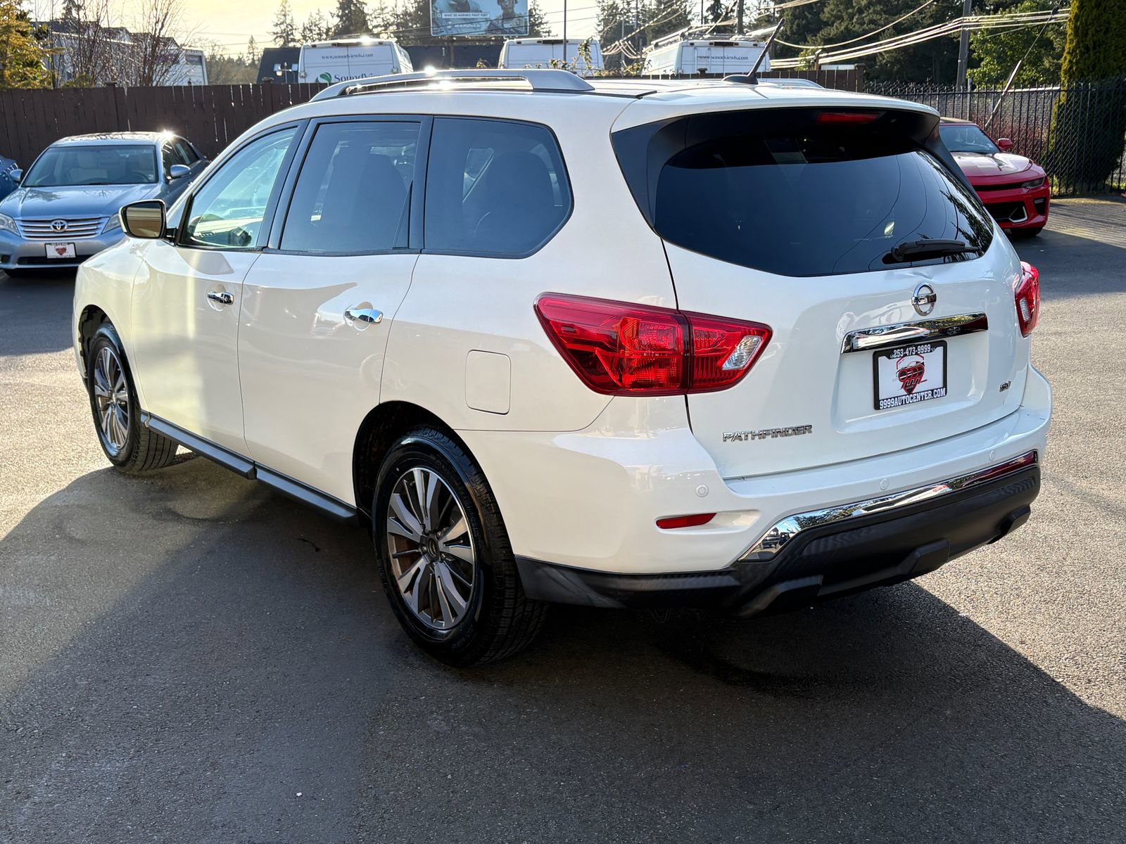 Used 2018 Nissan Pathfinder SV FWD image 7