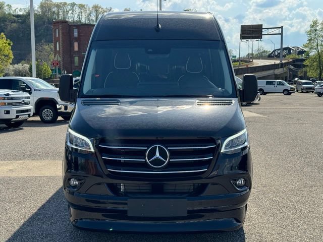 Used 2024 Mercedes-Benz Sprinter 3500 image 9