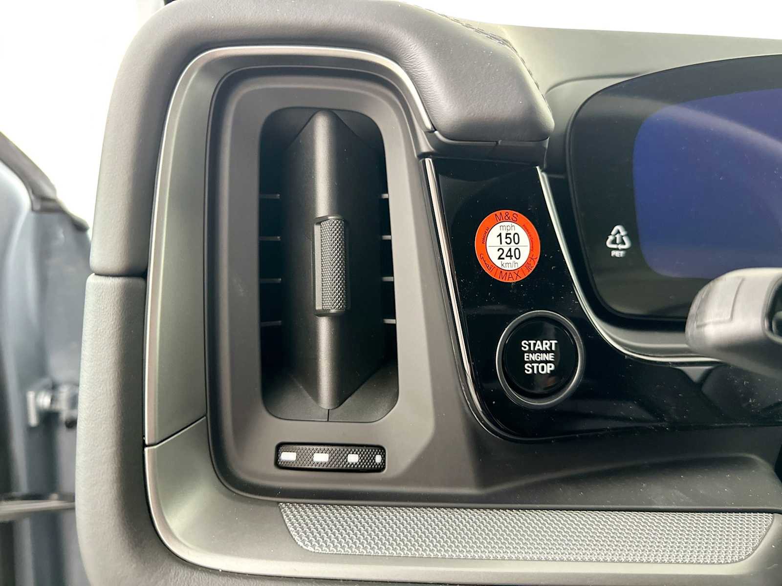 New 2025 Porsche Cayenne Coupe image 13