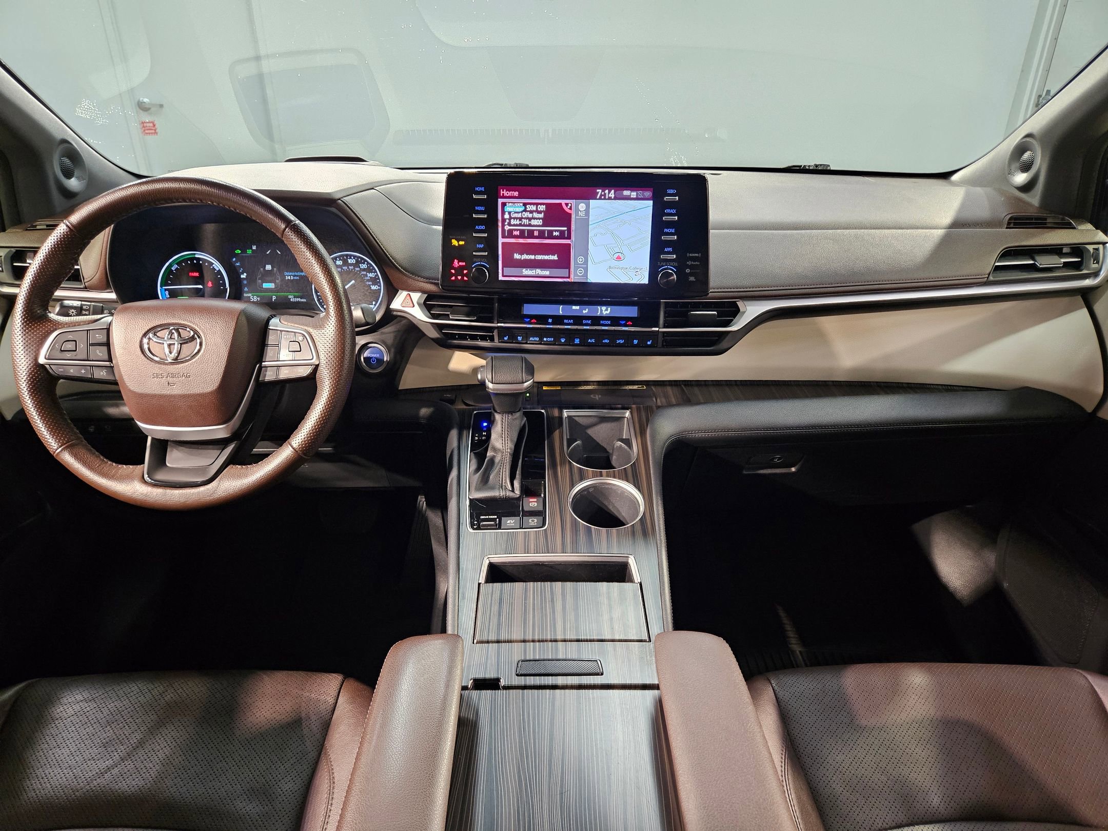 Used 2023 Toyota Sienna Platinum image 10