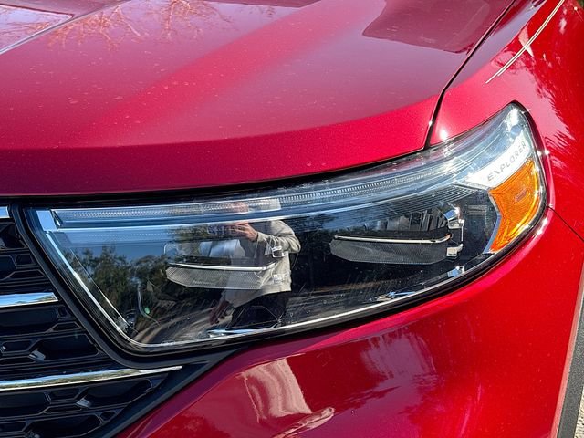 Used 2024 Ford Explorer XLT w/ Equipment Group 202A image 9