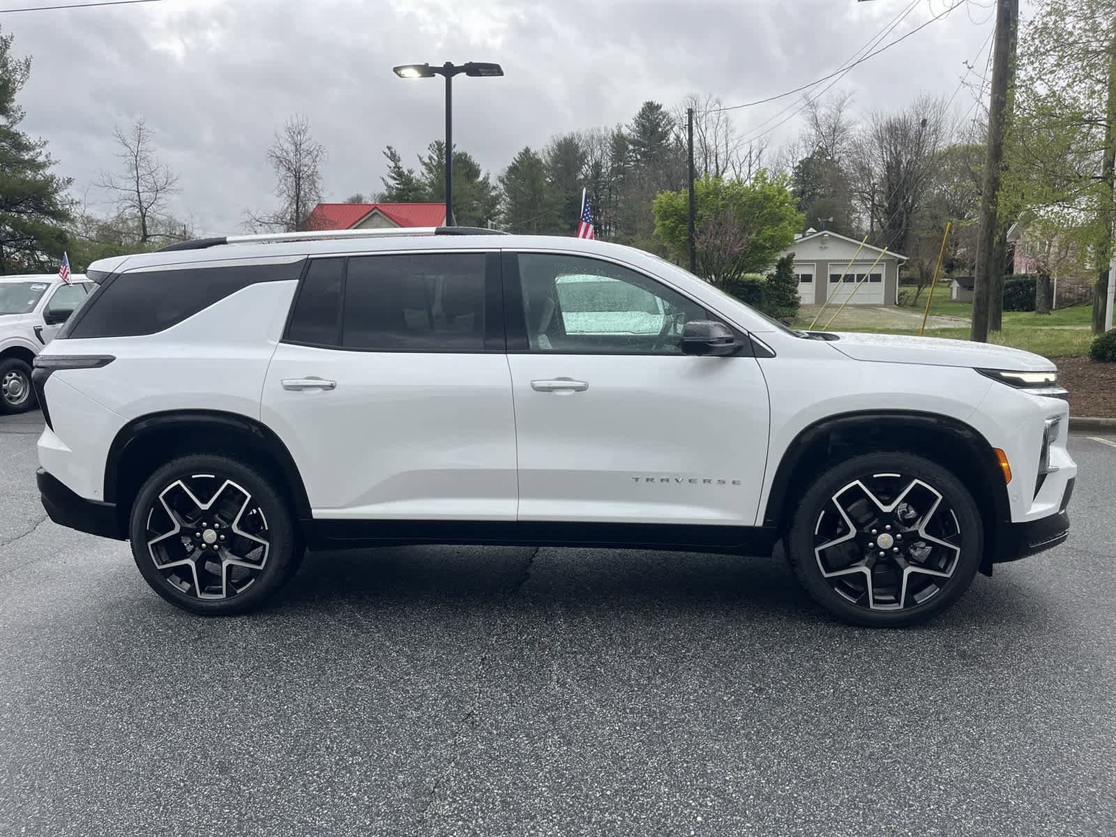 New 2025 Chevrolet Traverse High Country FWD image 9