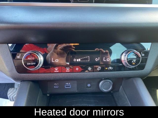 Used 2023 Mitsubishi Outlander SE Black Edition FWD image 16