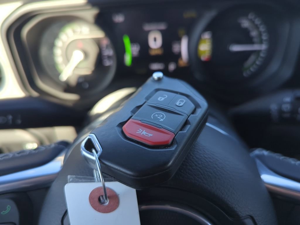 Used 2025 Jeep Wrangler Unlimited Sahara w/ Safety Group image 32