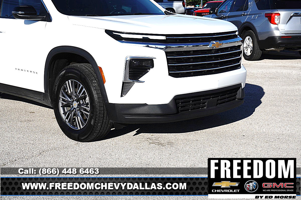 Certified 2025 Chevrolet Traverse LT FWD image 40