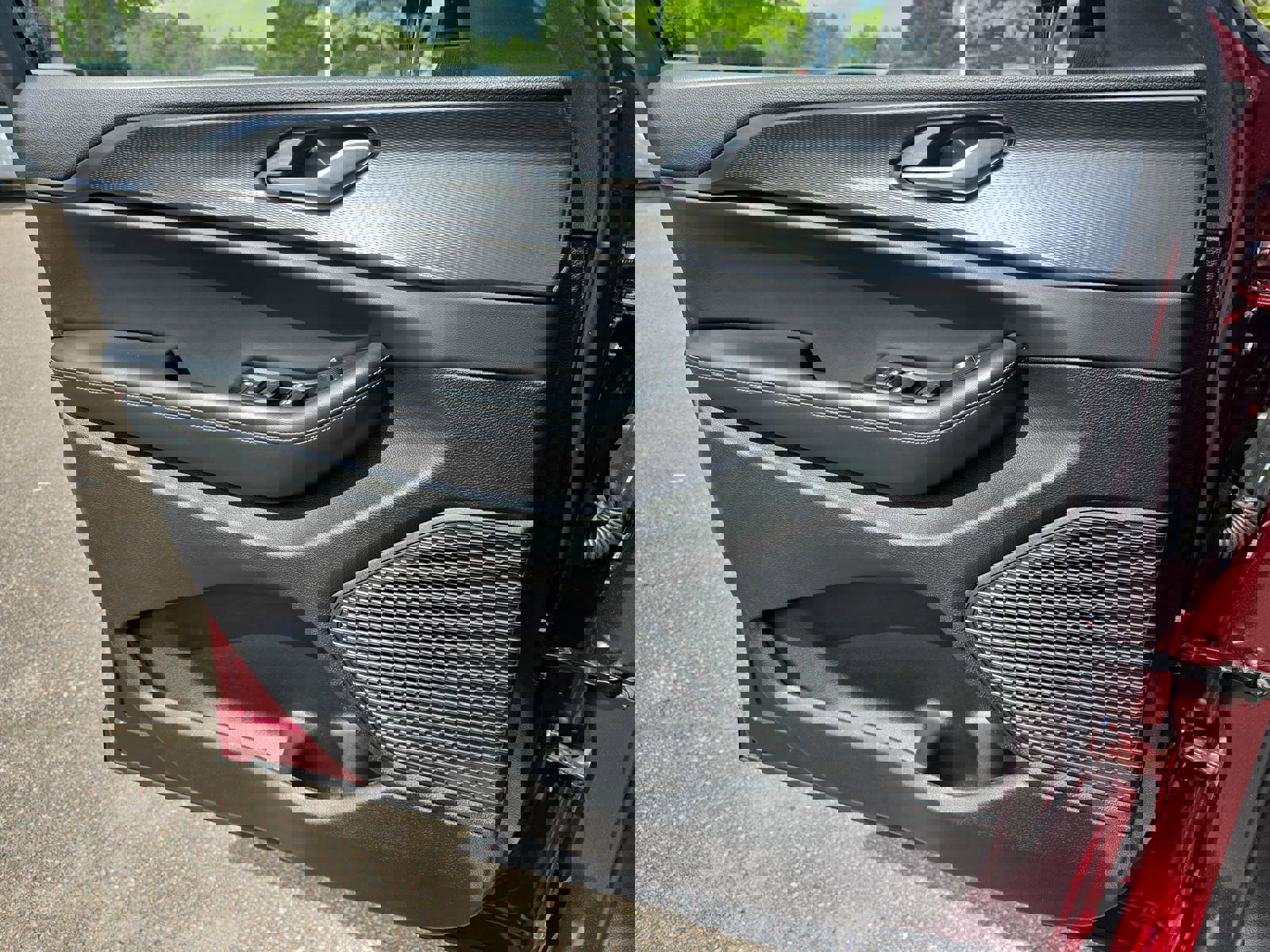 Used 2024 Jeep Grand Cherokee Altitude image 27