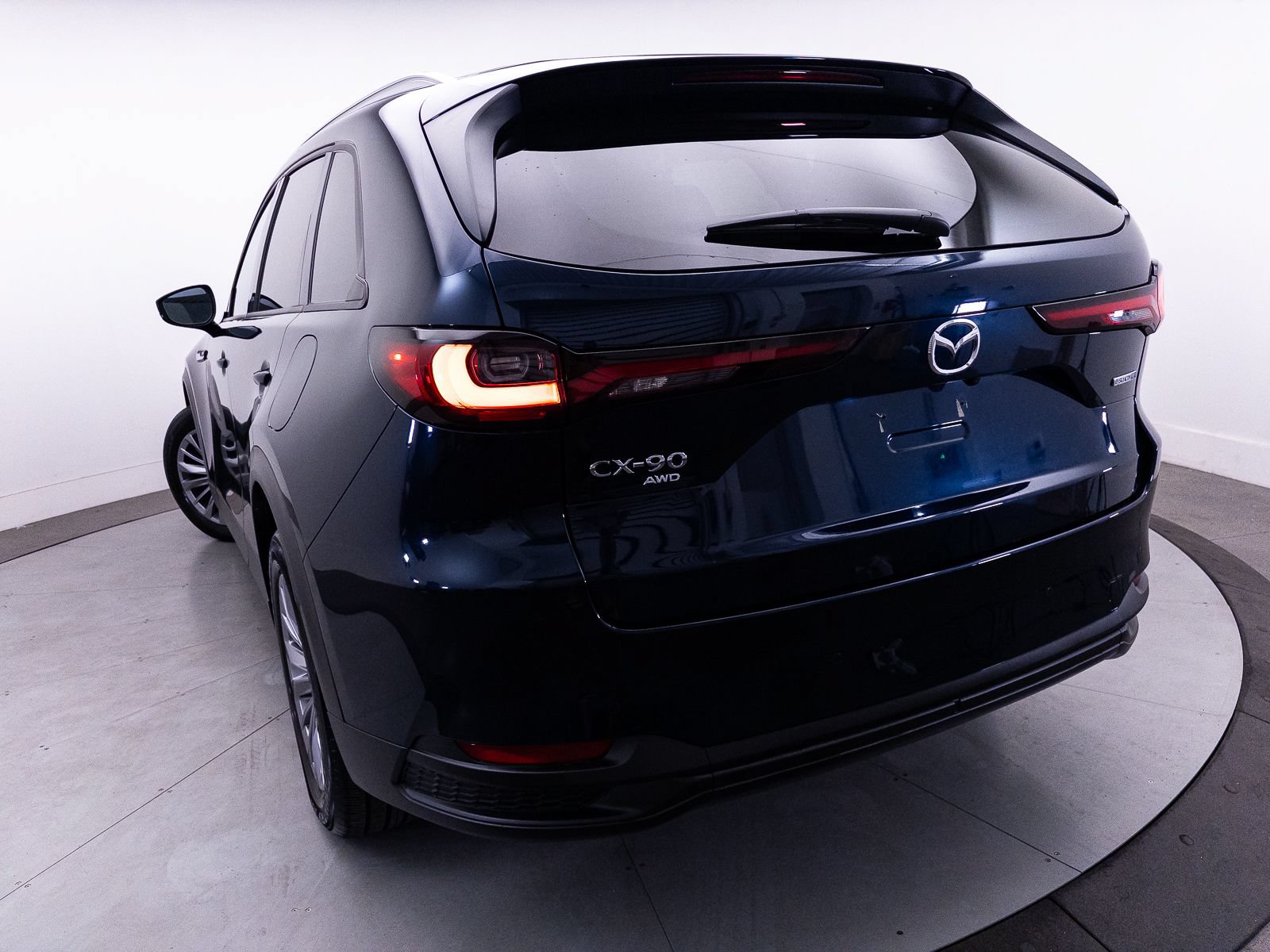 Used 2025 MAZDA CX-90 Plug-In Hybrid w/ Preferred AWD/4WD image 6