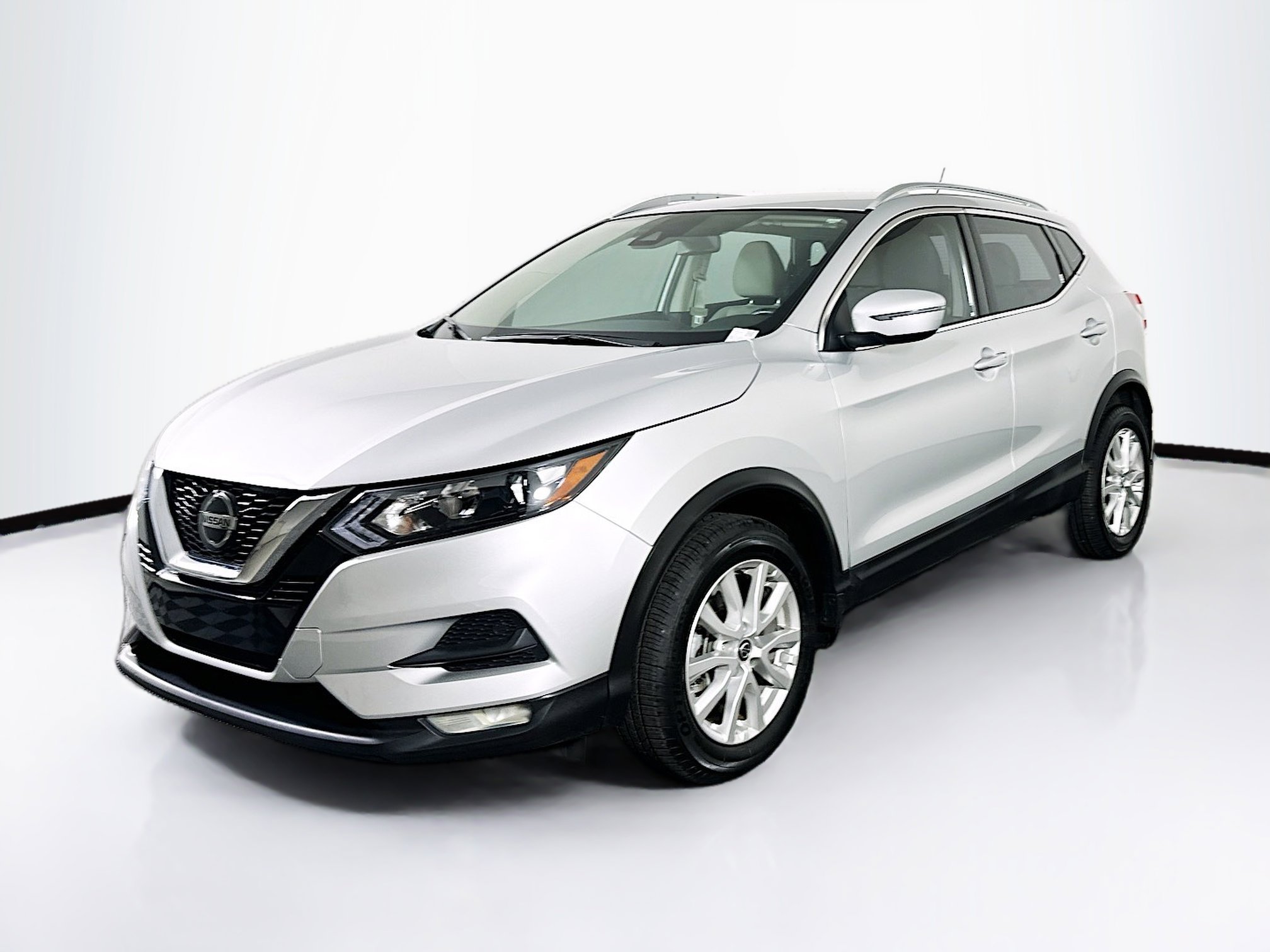 Used 2022 Nissan Rogue Sport SV image 3