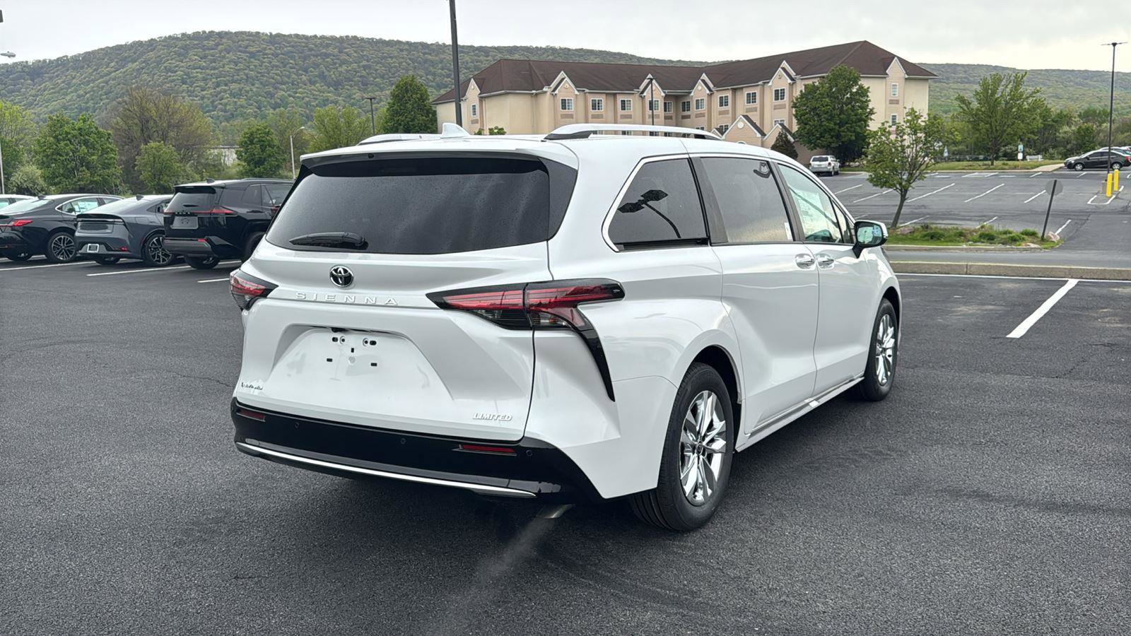 New 2026 Toyota Sienna Limited AWD/4WD image 5