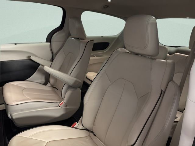 Used 2017 Chrysler Pacifica Platinum image 22
