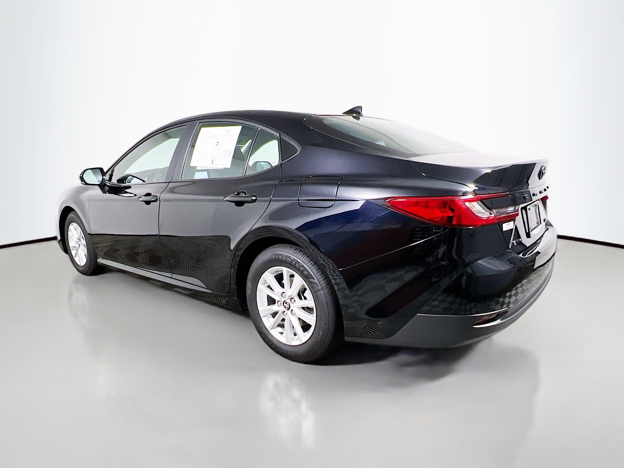 Used 2025 Toyota Camry LE image 8