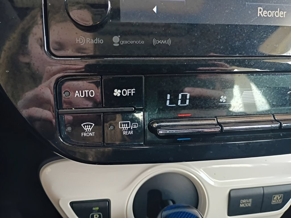 Used 2017 Toyota Prius Three w/ Advanced Technology Package FWD image 12