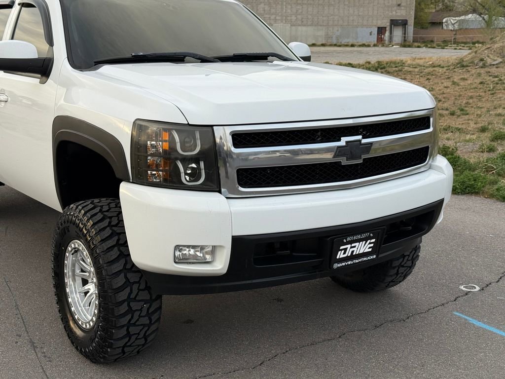 Used 2007 Chevrolet Silverado 1500 LTZ w/ Safety Package AWD/4WD image 5