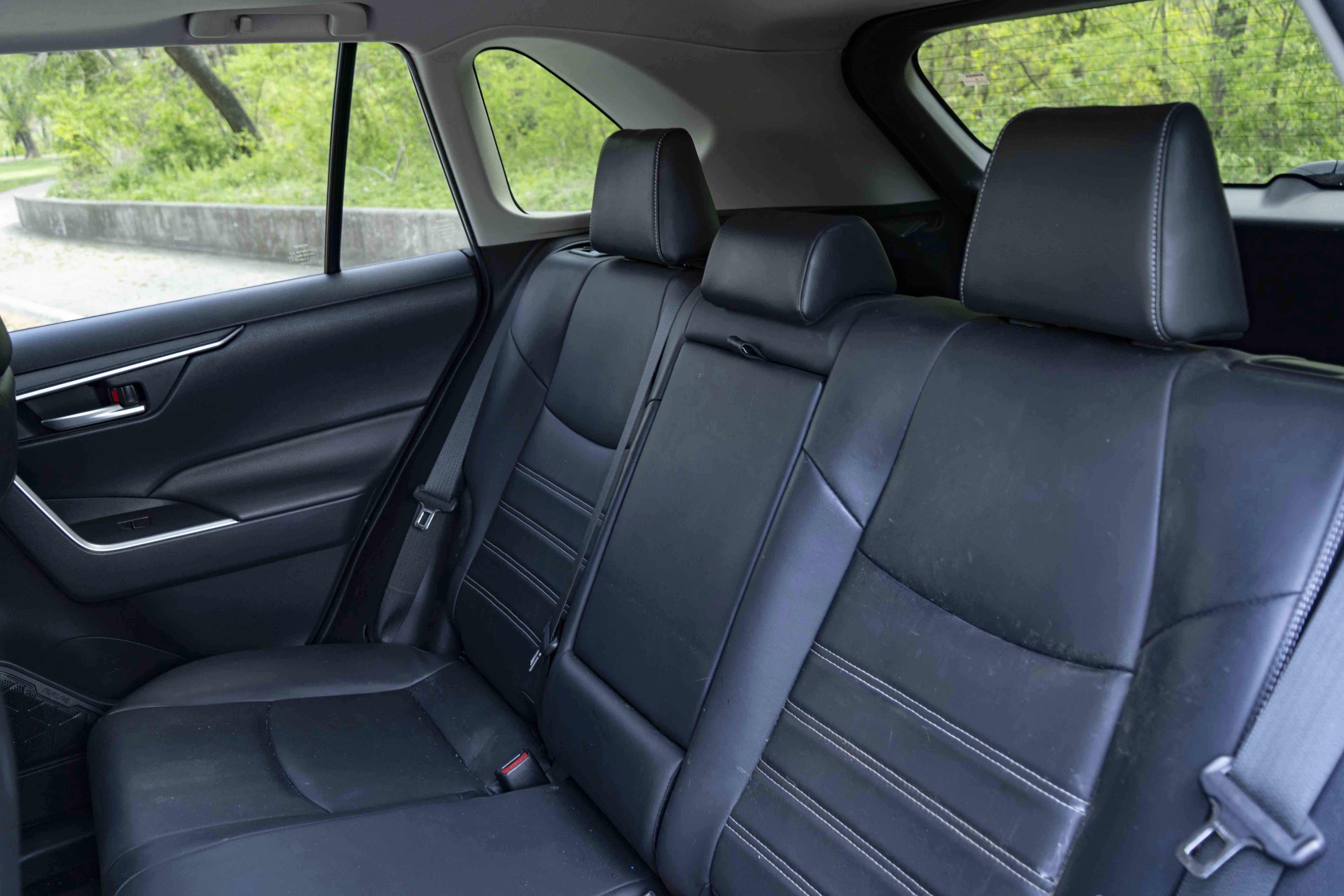 Used 2019 Toyota RAV4 XLE Premium image 18
