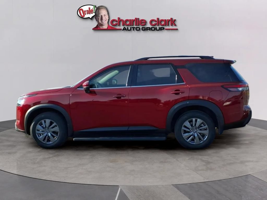 Used 2025 Nissan Pathfinder SV FWD image 2