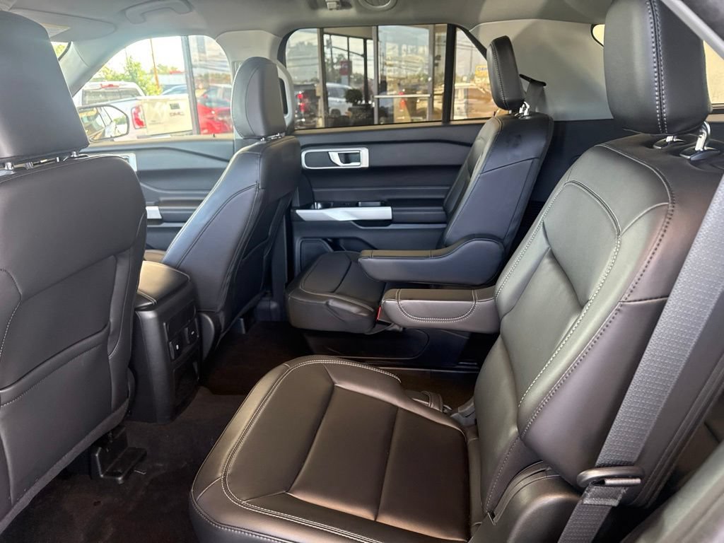 Used 2024 Ford Explorer XLT w/ Equipment Group 202A AWD/4WD image 12