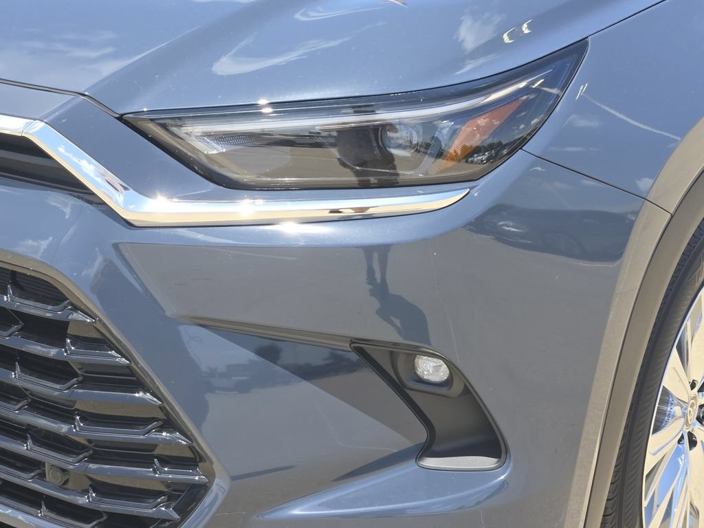 Used 2025 Toyota Grand Highlander AWD image 10