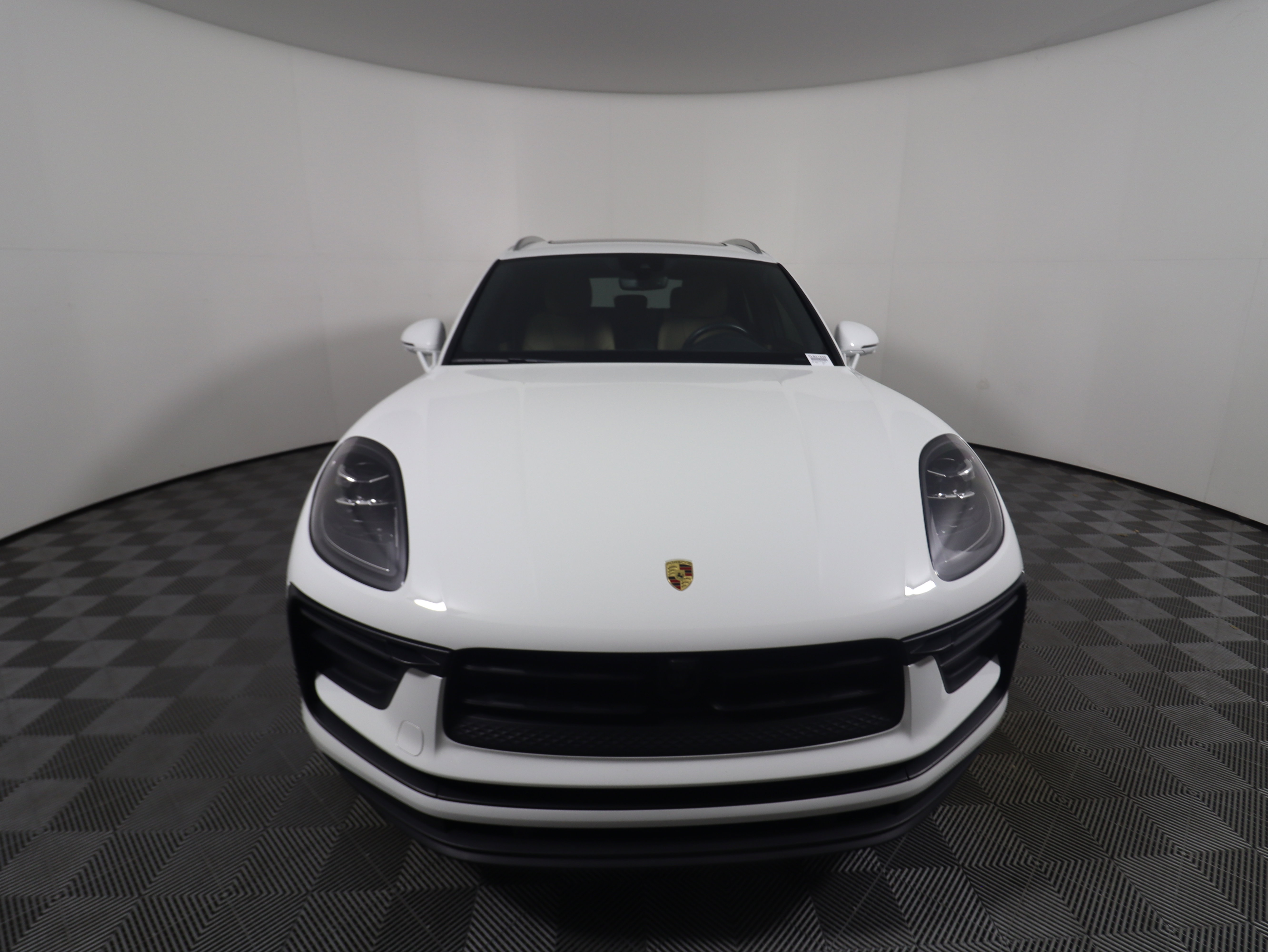 Used 2023 Porsche Macan image 8