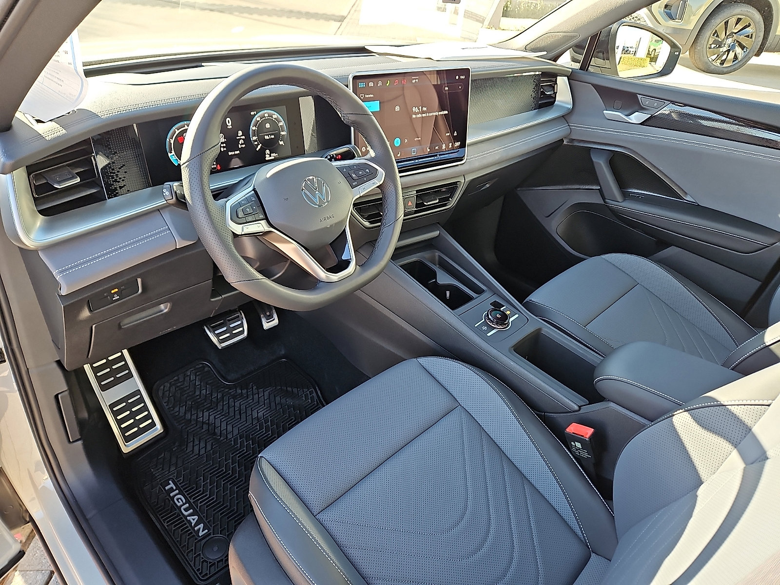 New 2026 Volkswagen Tiguan SE R-Line image 12