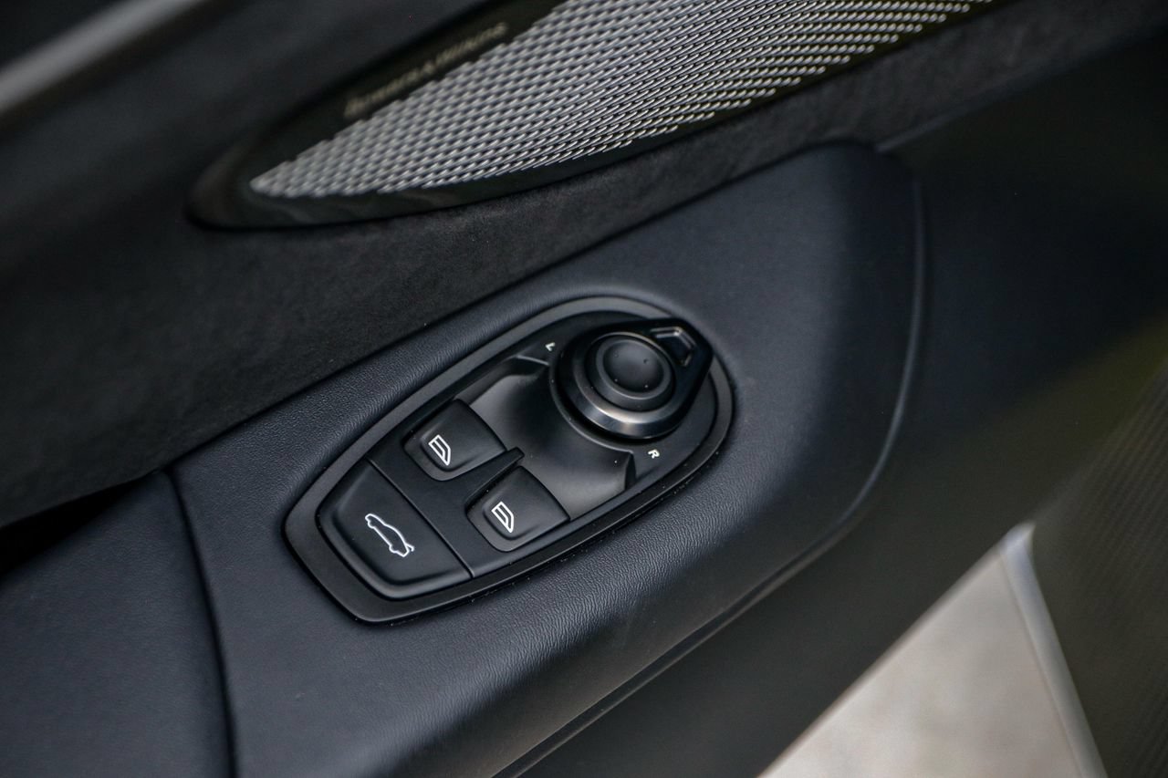New 2025 Aston Martin V8 Vantage Coupe RWD image 32