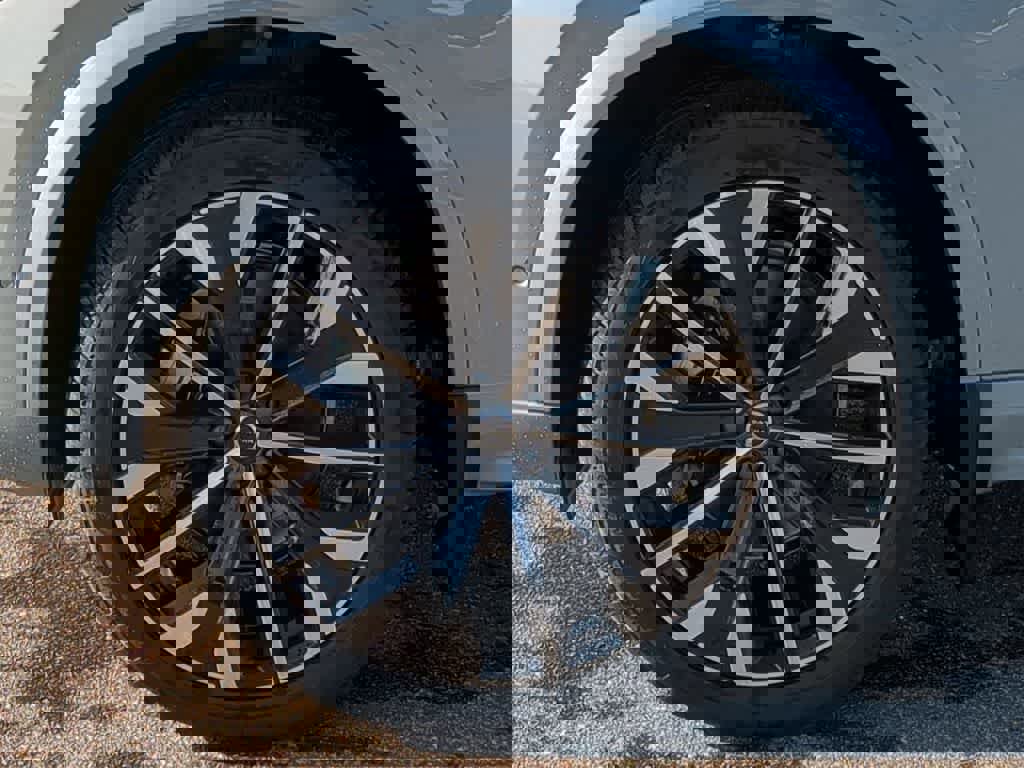 Certified 2026 Volvo XC90 B6 Plus w/ Protection Package Premier image 13