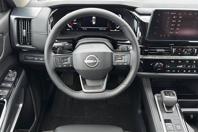 New 2026 Nissan Pathfinder SL w/ SL Premium Package (P04) AWD/4WD image 15