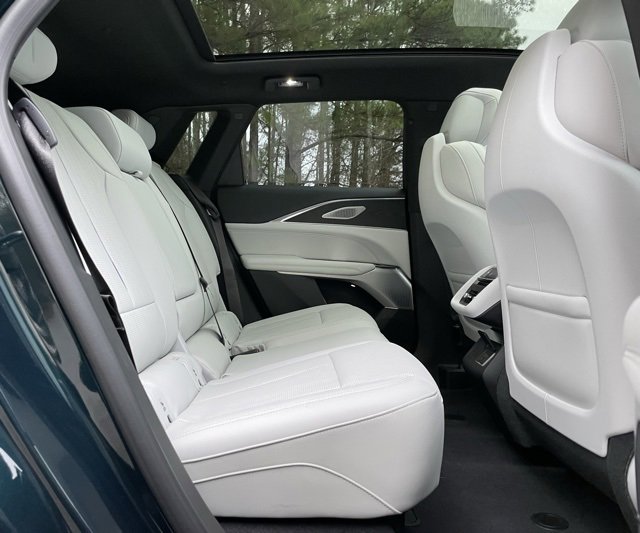 Used 2024 Cadillac Lyriq Luxury image 18