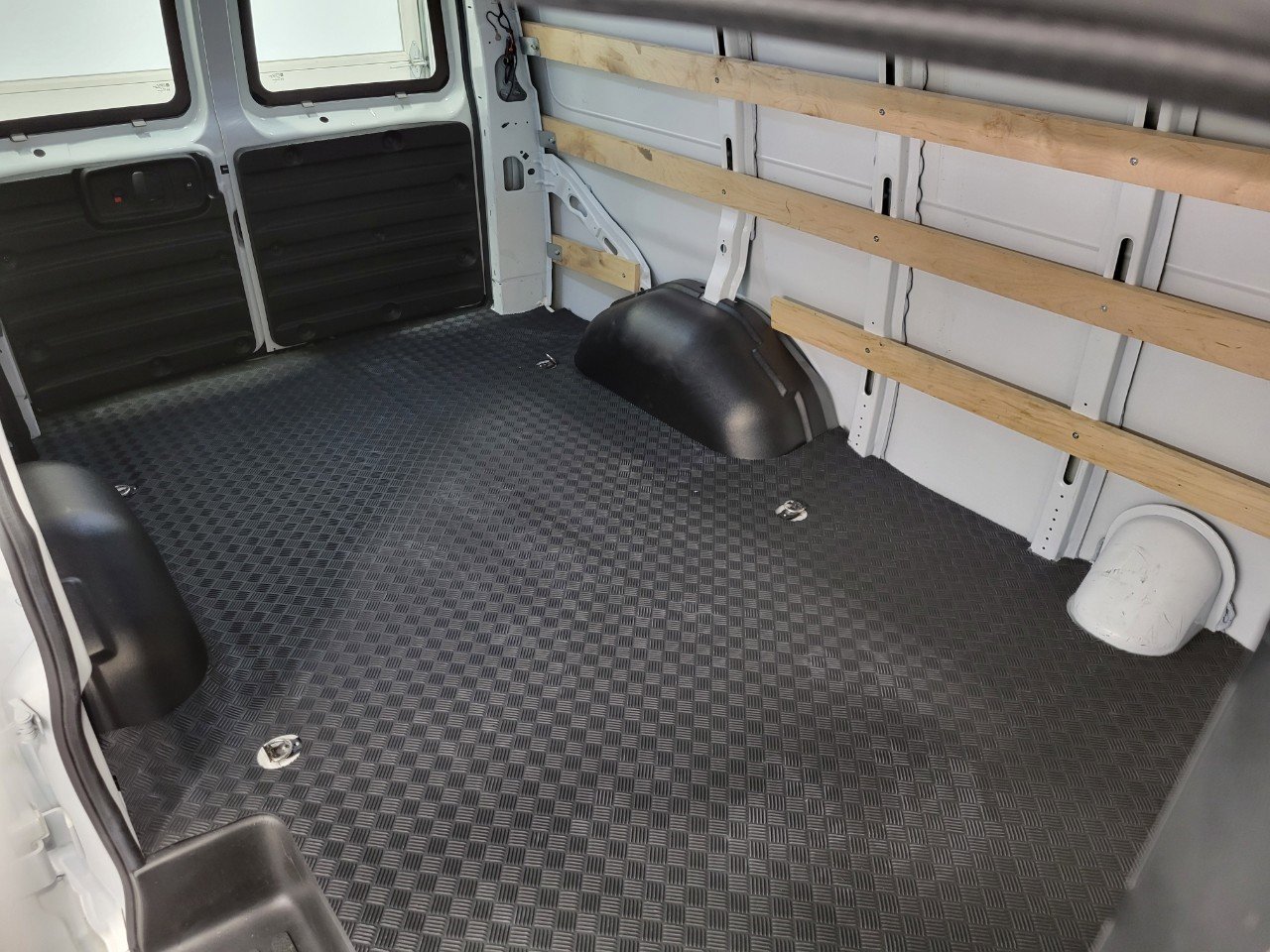 Used 2024 Chevrolet Express 2500 RWD 2500 135 w/ Driver Convenience Package image 22