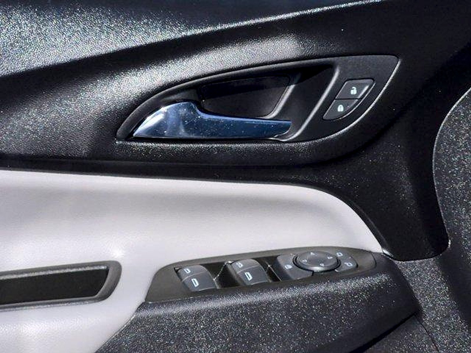Used 2021 Chevrolet Equinox LT FWD image 22