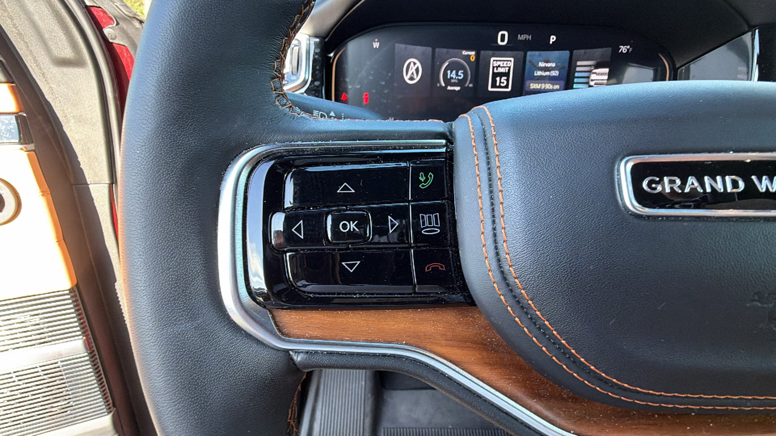 Used 2025 Jeep Grand Wagoneer L Series III AWD/4WD image 30