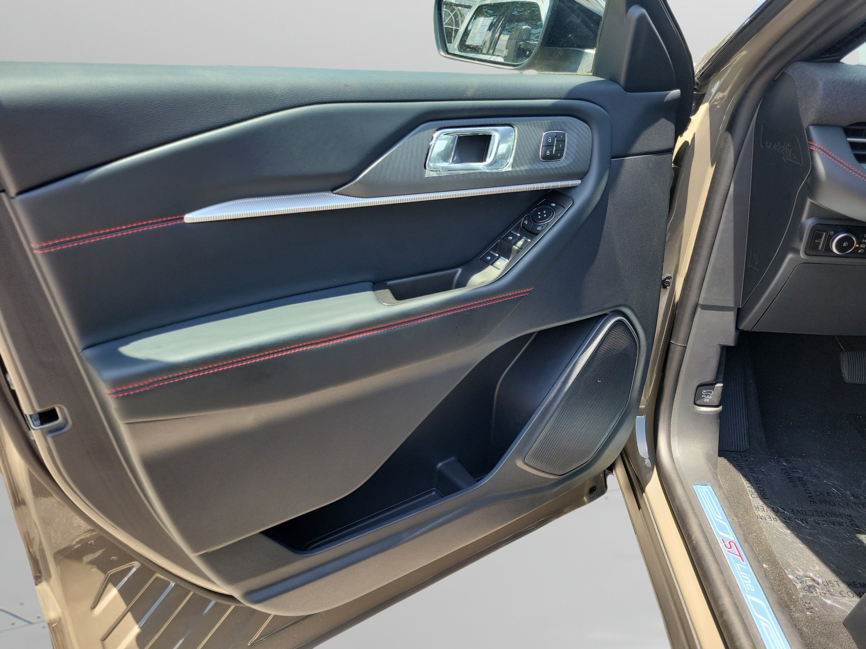 New 2026 Ford Explorer ST-Line w/ ST-Line Street Pack RWD image 12