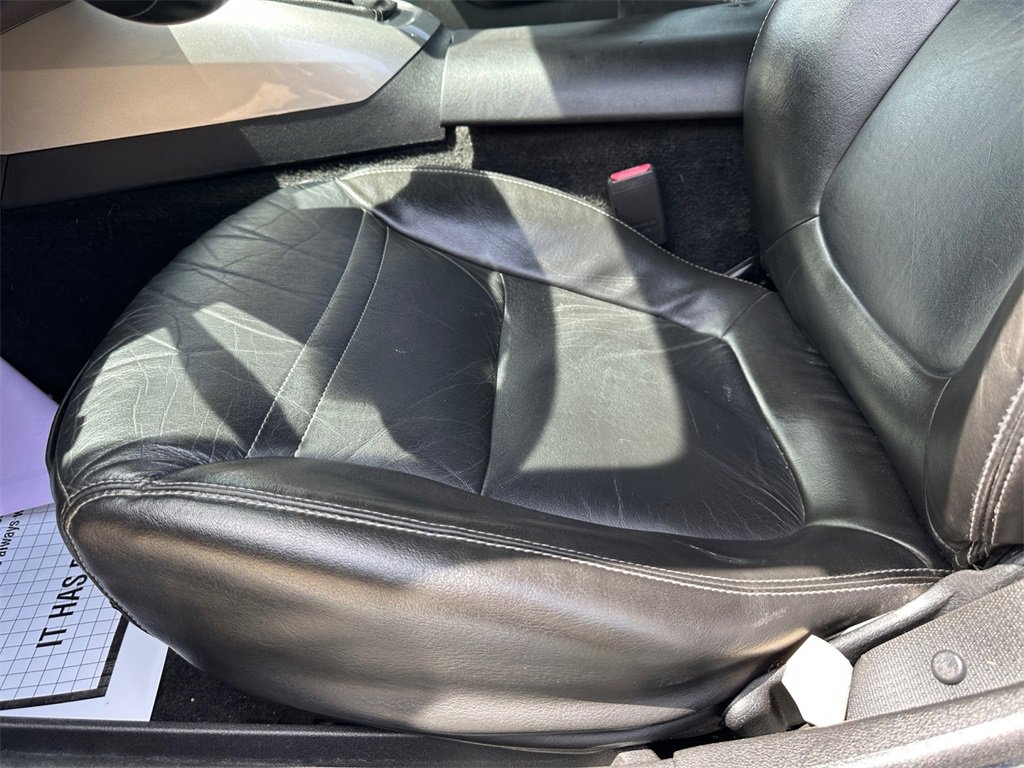 Used 2008 Saturn Sky w/ Weekend Getaway Package image 18